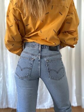 Vintage Levi’s silver tab jeans relaxed guy’s fit straight leg 90s light wash